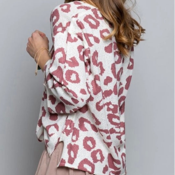 Sold POL thin sweater top - Picture 4 of 5